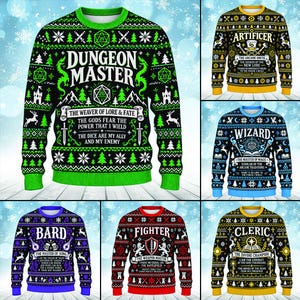 Può includere: Una collezione di sei maglioni a maniche lunghe con girocollo che presentano vari temi di personaggi di giochi di ruolo fantasy. Ogni maglione mostra uno schema di colori unico, tra cui verde, giallo, blu, viola e rosso, con motivi complessi di fiocchi di neve, alberi e dadi.