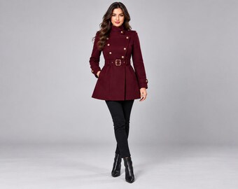 Damen-Wollmantel in Burgunderrot | Zweireihiger Wintermantel im Militärstil | Elegante, lange Jacke mit Gürtel | Vintage-inspirierte Oberbekleidung