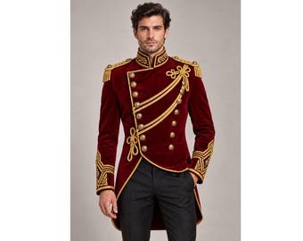 Luxuriöser roter Samt-Frack für Herren | Goldbestickte Offiziersjacke | Paradeuniformmantel im viktorianischen Stil | Maßgeschneiderte formelle Jacke