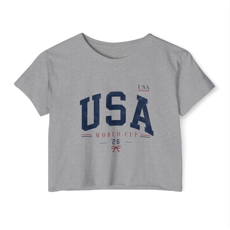 Top corto de la Copa Mundial de EE. UU. 2026, camiseta vintage desgastada para aficionados al fútbol, camiseta de mujer de la selección femenina de EE. UU. Heather Grey