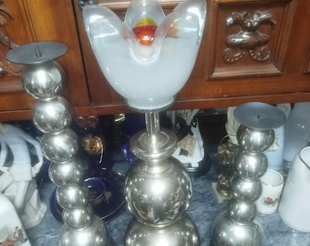 Juego de tocador vintage de la era espacial fabricado por KARE Design en la década de 1970, aunque toma bellamente elementos del Art Déco geométrico anterior.