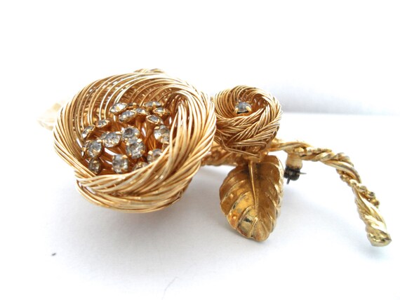 Vintage Bird's Nest Flower Brooch with Rhinestone… - image 1