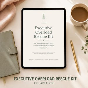 Op de afbeelding: Een digitale tablet met de titel Executive Overload Rescue Kit en de ondertitel For the task you cannot start – and everyone keeps telling you to just start. Het scherm bevat tekst over body doubling scripts en werkbladen.