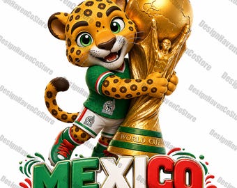 Può includere: Un personaggio jaguar dei cartoni animati con pelliccia gialla e macchie nere che indossa una maglia da calcio verde e bianca con l'emblema del Messico, che tiene in mano un grande trofeo d'oro della Coppa del Mondo. La parola MEXICO è in 3D.