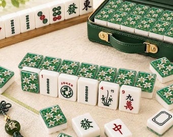 Carrelage blanc Lily Mahjong | Carreaux acryliques de mahjong américain de 1,4 x 1,0 x 0,6 po. | Cadeau de mahjong de luxe | 166 pièces