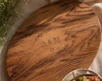 Gepersonaliseerde houten serveerschaal, gegraveerde charcuterieplank, kaasplank op maat, ronde houten serveerschaal, cadeau voor een housewarming