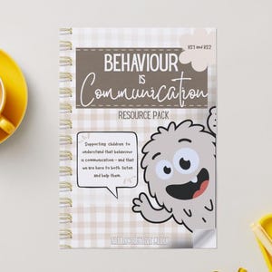 Könnte beinhalten: Ein spiralgebundenes Ressourcenpaket mit dem Titel Behaviour is Communication auf hellbeigem Karohintergrund. Es zeigt eine Cartoon-Monster-Illustration und eine Sprechblase mit Text. Das Cover enthält den Text KS1 and KS2 und Neurocreative Media.