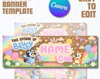 Può includere: Un modello di banner digitale con un cane blu e un cane arancione, un arcobaleno, palloncini e fiori. Il testo recita "THIS EPISODE OF BLUEY" e "NAME TURNS ONE" con caratteri colorati e giocosi su uno sfondo marrone chiaro.