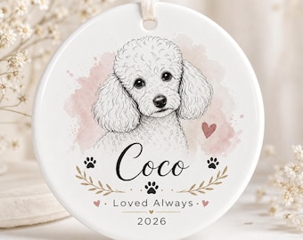 Enfeite de cerâmica personalizado em homenagem a um cão poodle, com nome e ano do animal de estimação, lembrança de condolências, presente de Natal para recordar a perda de um animal de estimação.