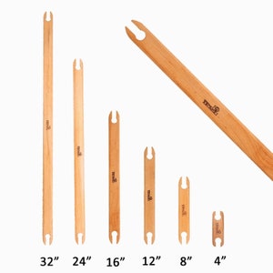 Peut inclure: Ensemble de six aiguilles à tisser en bois de différentes tailles : 4 pouces, 8 pouces, 12 pouces, 16 pouces, 24 pouces et 32 pouces. Les aiguilles sont en bois naturel et ont une finition lisse.