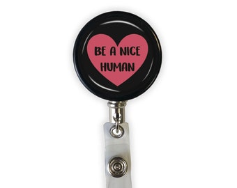 Be A Nice Human Bobine de badge en acier robuste | « Ringard, drôle et réel » par RadGirlCreations