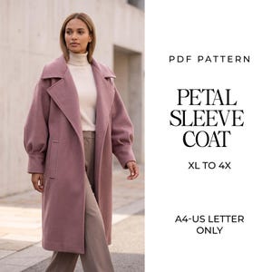 Puede incluir: Un patrón en PDF para un abrigo con mangas de pétalo en tallas de XL a 4X, formateado para papel A4 y US letter. El abrigo es de color malva con un cuello ancho, mangas largas con puños fruncidos y un dobladillo recto. El texto dice PDF PATTERN PETAL SLEEVE COAT XL TO 4X A4-US LETTER ONLY.