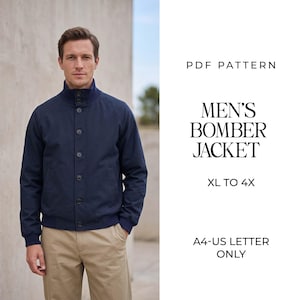 Könnte beinhalten: Eine marineblaue Bomberjacke mit hohem Kragen, Knopfleiste und gerippten Bündchen. Der Text rechts lautet: PDF PATTERN, MEN'S BOMBER JACKET, XL TO 4X, A4-US LETTER ONLY. Die Jacke wird mit einer beigefarbenen Hose kombiniert.
