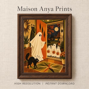 Puede incluir: Una lámina enmarcada titulada Maison Anya Prints que muestra a un fantasma grande abriendo una puerta a tres fantasmas pequeños con cubos de calabaza. Un gato negro está sobre una alfombra geométrica. La escena es nocturna.