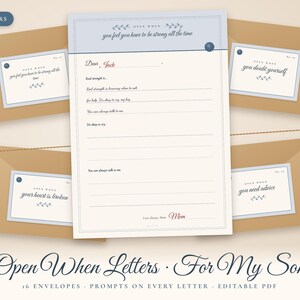 Könnte beinhalten: Ein Briefpapier-Set für Open When-Briefe mit braunen Umschlägen und einer zentralen Briefvorlage mit hellblauem Kopfbereich. Der Brief enthält den Text Dear Jack, Aufforderungen zu Stärke und Weinen und ist mit Love always, Mom signiert.