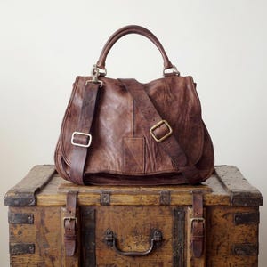 Vintage Leather Saddle Bag, Distressed Brown Crossbody Bag, Rustic Full Grain Leather Flap Purse, Adjustable Strap, Gift for Her