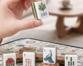 Juego de mahjong personalizado de madera de raíz en color verde menta, fichas acrílicas de 4 capas, diseños pintados a mano.