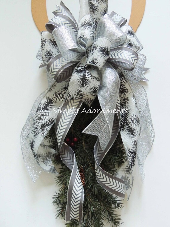 Pinecones Christmas Bow, Gray Silver Christmas Tree Topper, Silver Grey Christmas Pinecone Lantern Bow, Christmas Wreath Bow Grey Winter Bow