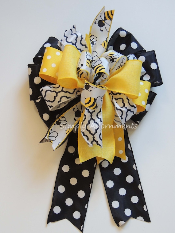 Bumble Bee baby shower Decor Bumble Bee 1st birthday party decor Bumble Bee door hanger Bow Bee Bithday Bumble Bee party Decor Bee Gift bow