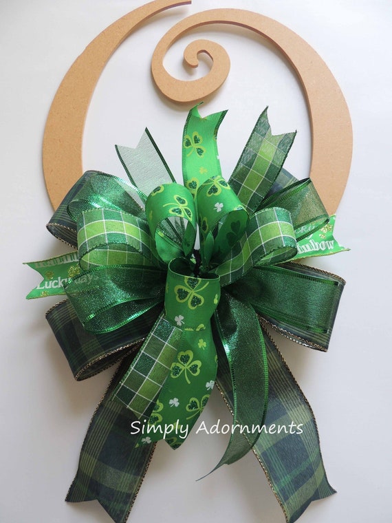 Emerald Shamrock Bow, St Patrick Bow, St Patrick's door Bow, St Patrick Shamrock Bow, Shamrock gift Bow, Plaid green Shamrock door bow