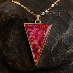 Ruby Aura-ketting, karmozijnrode kristallen hanger, fantasiesieraden, rode statementketting, betoverd cadeau voor haar, uniek