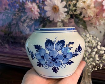 Vintage handgeschilderde oud-Delfts minivaas