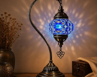 Abajur de mesa artesanal turco em mosaico com pescoço de cisne – Luminária de mesa boho em vitral azul