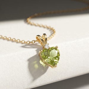Collier coeur péridot en or, pendentif coeur pierre verte, collier pierre de naissance août, bijoux romantiques délicats, cadeau pour elle