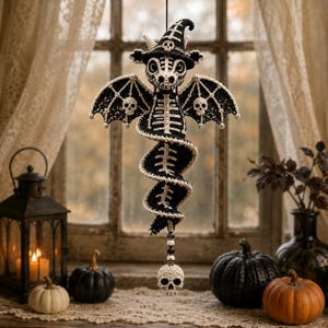 Halloween-drakespiralvirkmönster, skelettvindspinnare-drake PDF, läskig hängande ornamentvirkad dekoration