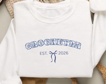 Personalized Crocheter Est Year Sweatshirt – Custom Gildan 18000 Gift for Crochet Lover, Grandma or Crochet Mama Crewneck