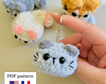 Häkelanleitung für einen Katzen-Schlüsselanhänger (PDF, Englisch & Französisch) | Niedliche Mochi-Katze Amigurumi | Kawaii-Taschenanhänger | Mini-Häkelanleitung