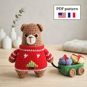 Christmas Bear Crochet Pattern PDF English (standard US terms & French) - Amigurumi Teddy with toy wagon and gift boxes