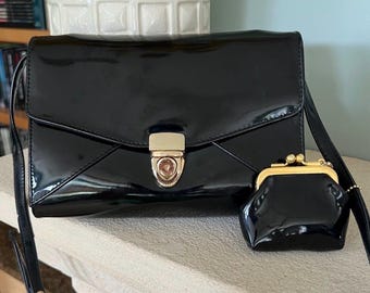 Vintage 1980s Liz Claiborne Black Patent Crossbody Bag with Matching Kiss Lock Coin Purse, Retro Faux Patent Leather Envelope Clutch