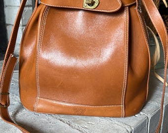 Rare Vintage Liz Claiborne Cognac Leather Bucket Bag 90s Minimalist Turnlock Crossbody Purse Genuine Leather Brown Saddle Bag Contrast Stitc