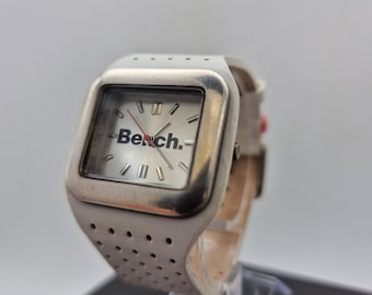 Vintage BENCH ladies quartz casual fashion watch with original leathers strap.