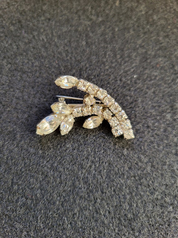 La-Rel Midcentury Rhinestone Pin View 3