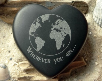 Herz Globus Talisman Glücksbringer Geschenk - englische Gravur Wherever you are ... my heart is with you - Handschmeichler aus Basalt