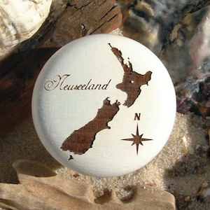 Möbelknauf Neuseeland NZ Gravur Buche Möbelknopf Möbelgriff Dekoration inkl. Schraube
