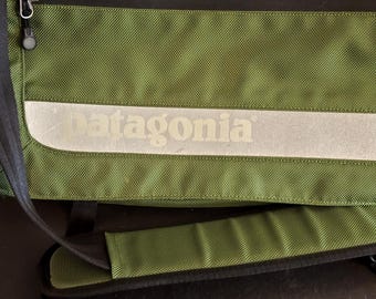 Vintage 90s Patagonia 25L Messenger Rucksack Bag Blue Black