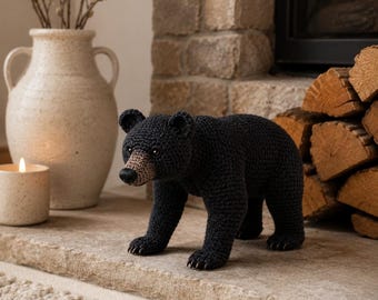 Schema per uncinetto di un orso nero in PDF, orso amigurumi realistico, schema per uncinetto di un animale del bosco, giocattolo a forma di orso della foresta