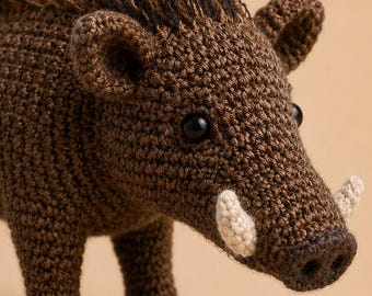 Schema PDF per realizzare un cinghiale all'uncinetto, schema per amigurumi di un cinghiale, animale del bosco all'uncinetto, tutorial per realizzare un peluche di un animale della foresta
