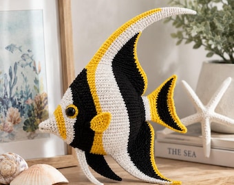Schema PDF per realizzare un idolo moresco all'uncinetto, amigurumi di pesci tropicali, peluche di pesci oceanici, tutorial per realizzare animali marini all'uncinetto