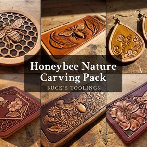 Pode incluir: Uma coleção de artigos de couro Honeybee Nature Carving Pack da Buck's Toolings, incluindo um porta-copos redondo de favo de mel, etiquetas retangulares e brincos em forma de gota, todos com motivos detalhados de abelhas e flores em relevo.