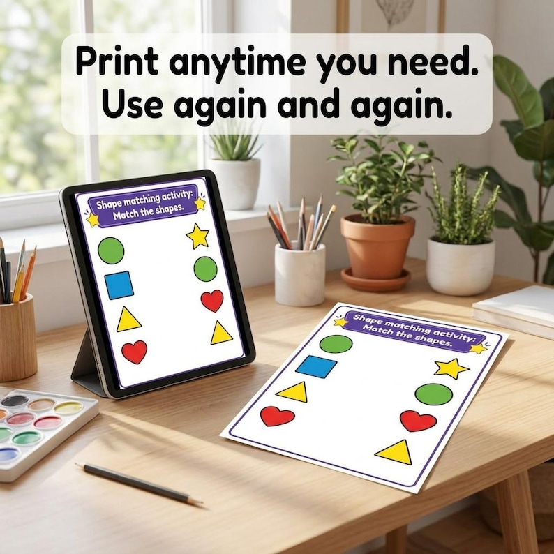 K&ouml;nnte beinhalten: Ein digitales Tablet und ein ausgedrucktes Blatt mit einer Formenzuordnungsaufgabe mit bunten Kreisen, Quadraten, Dreiecken und Herzen. Der Text lautet: Shape matching activity: Match the shapes. Print anytime you need.