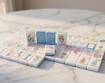 Mahjong tegelset - Kleurrijk bloemenpatroon met blauwe rand | Chinees tegelspel in vintage stijl met rood fluwelen zakje | Cadeau voor spelers