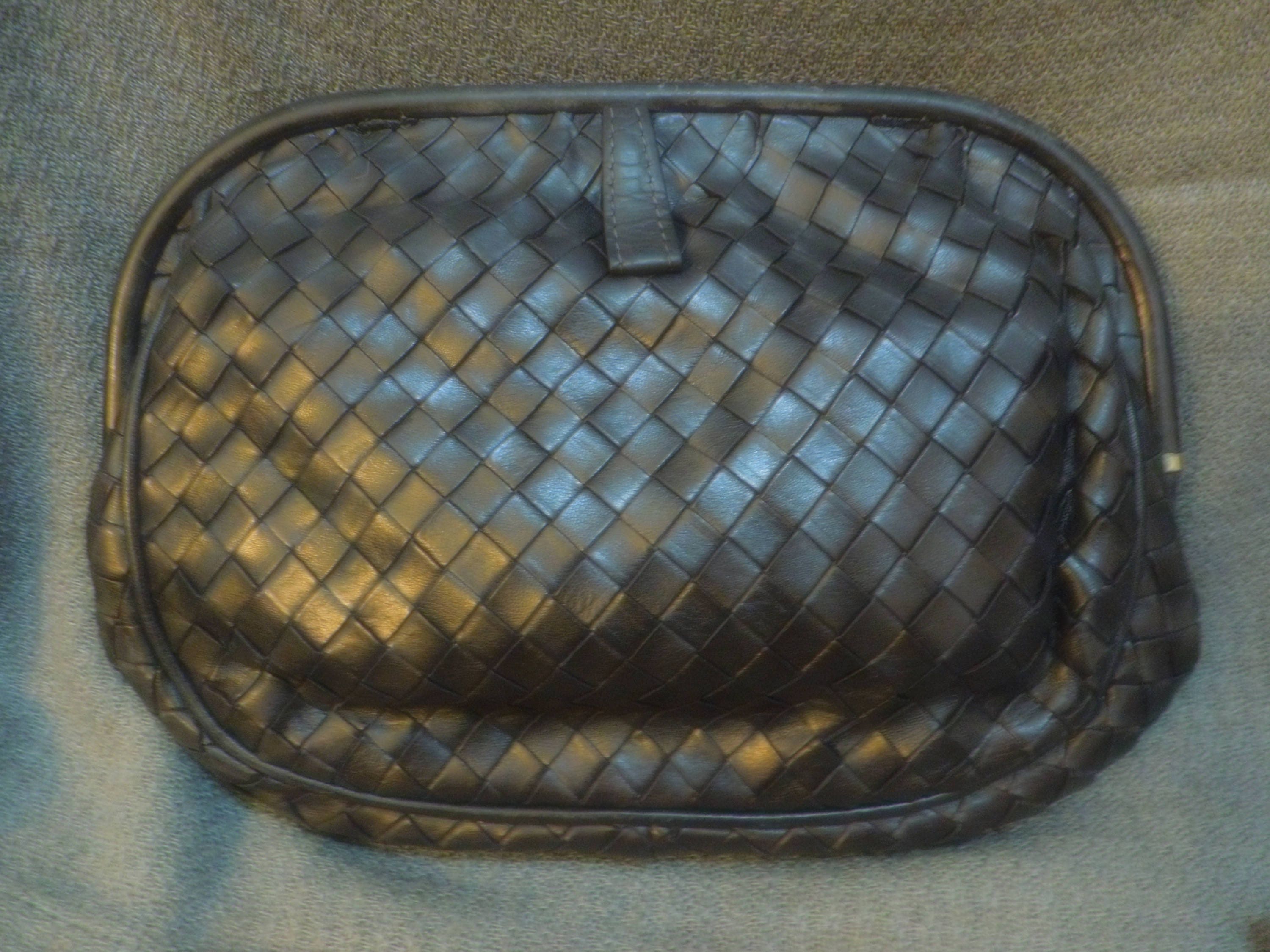 Bottega Veneta Dark Grey Intrecciato Chain Metal Knot Clutch Bag - Yoogi's  Closet