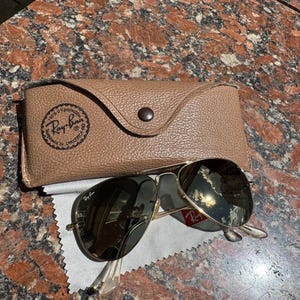 Ray-Ban Aviator Classic zonnebril met gouden metalen accenten afbeelding 9