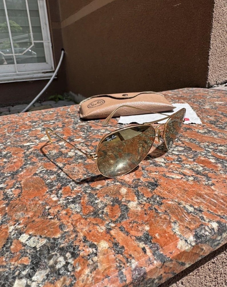 Ray-Ban Aviator Classic zonnebril met gouden metalen accenten afbeelding 1
