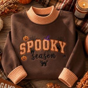 Sudadera de cuello alto con apliques de la temporada de Halloween, sudadera de cuello redondo con retazos de gato negro y murciélago bordados, jersey de Halloween coqueto, regalo acogedor de otoño