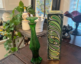 Botella tipo jarrón verde esmeralda de Avon con caja